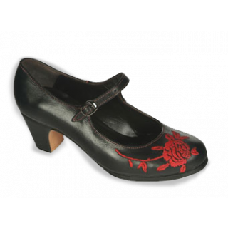 El Flamenco Vive | Handmade flamenco shoe, model Sevilla.The most