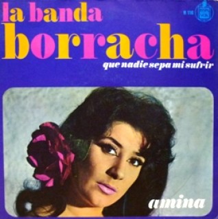 23280 Amina con su cuadro gitano - La Banda Borracha